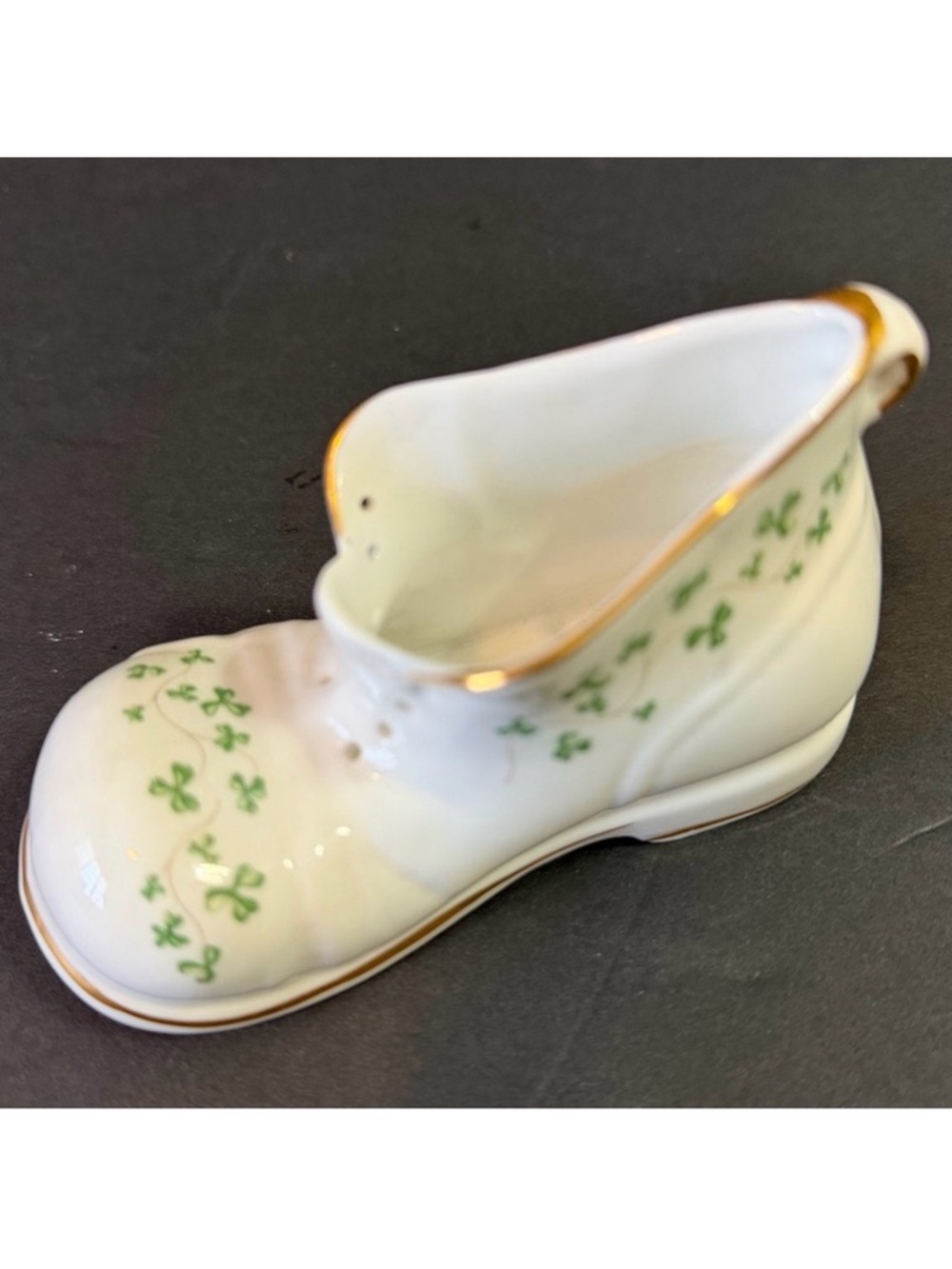 Royal Tara Fine Bone China Shamrock Baby Shoe Figurine Galway Ireland Ornament